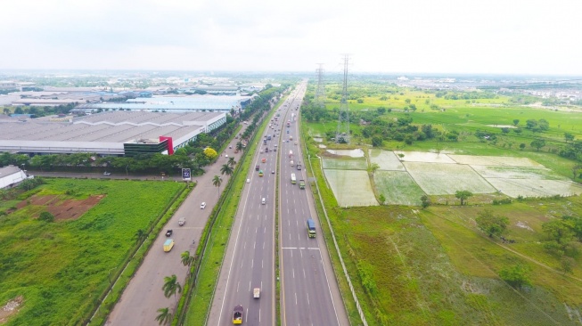 Dalam rangka mengurai kepadatan di gerbang tol, telah disiapkan mobile reader di ruas Jombang-Mojokerto  [Astra Infra].