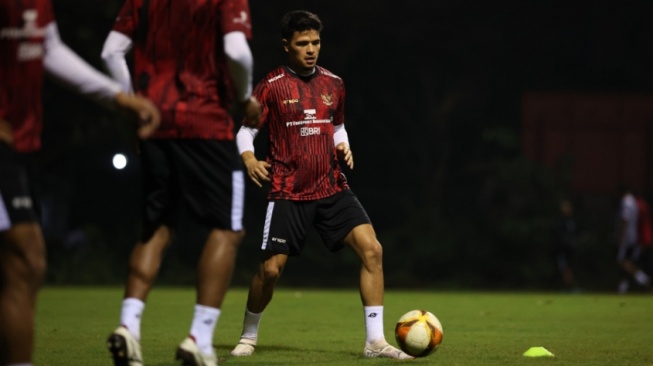 Ragnar Oratmangoen saat sesi latihan bersama Timnas Indonesia jelang pertandingan leg kedua melawan Vietnam (pssi.org)