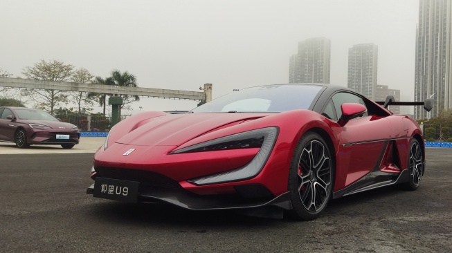 Pabrik BYD di Indonesia akan dimumkan pada April 2024. Foto: Yangwang U9, supercar buatan BYD yang dipasarkan di Tiongkok. [Suara.com/Liberty Jemadu]