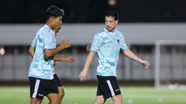 Thom Haye latihan bersama Timnas Indonesia. (Dok. Zingnews)