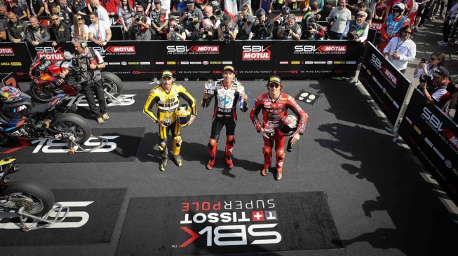 Tissot Superpole WSBK 2024 Spanyol, tampak Andrea Iannone bersama Toprak Razgatlioglu dan Nicolo Bulega [WorldSBK Press Office]