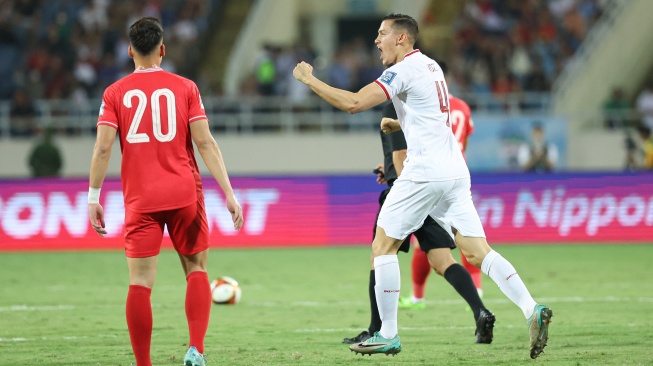 Selebrasi Pemain Timnas Indonesia Jay Idzes usai berhasil bobol gawang Vietnam dalam laga lanjutan Grup F Kualifikasi Piala Dunia 2026 zona Asia di My Dinh Stadium (Dok. PSSI).