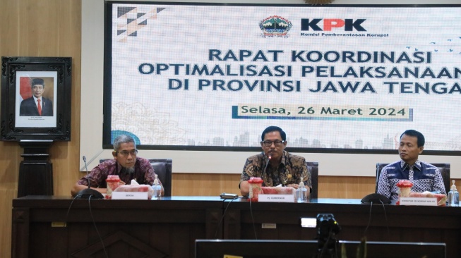 Nana Sudjana Minta Pelayanan Publik Terus Ditingkatkan, KPK Beri Nilai Integritas Pemprov Jateng 77,91