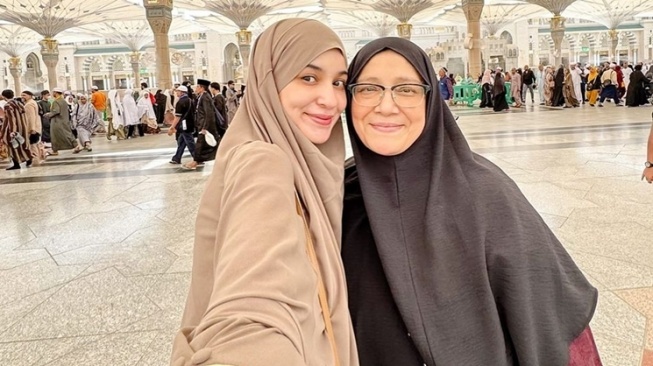 Artis Umrah Tanpa Didampingi Suami (Instagram/@shireensungkar)