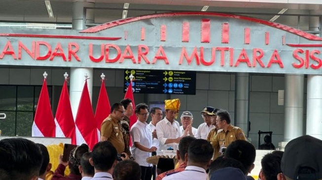 Diresmikan Jokowi, Proyek Bandara Mutiara Sis Al-Jufri Habiskan Biaya Rp567 Miliar