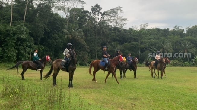 Menengok Cara Unik Ngabuburit Warga Banjarnegara, Keliling Kampung Naik Kuda