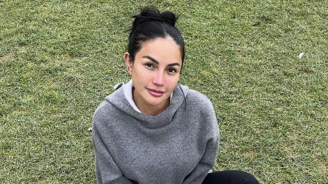 Tahu Putrinya Sudah di Indonesia, Nikita Mirzani Tetap Coret Loly dari KK