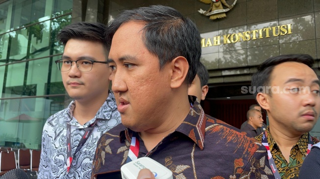 Tim Ganjar-Mahfud Serahkan 15 Kontainer Bukti Tambahan ke MK