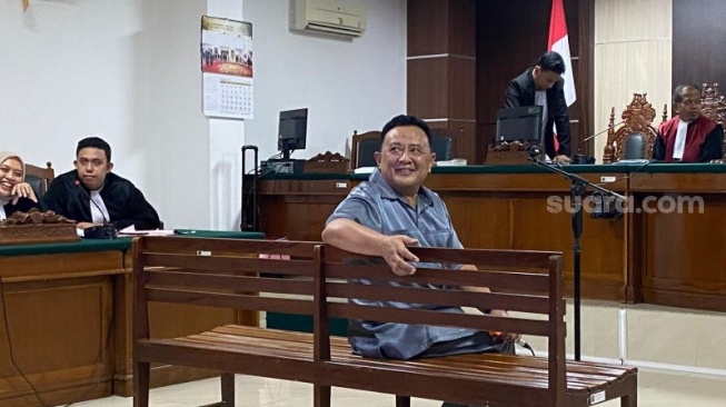 Pede Pamer Bagi-bagi Duit Gocapan saat Kampanye, Caleg Demokrat Didakwa Langgar Aturan Pemilu