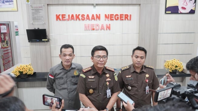 Kejari Medan Tahan Bendahara BLU RSUP Adam Malik, Diduga Korupsi Rp 8 Miliar!