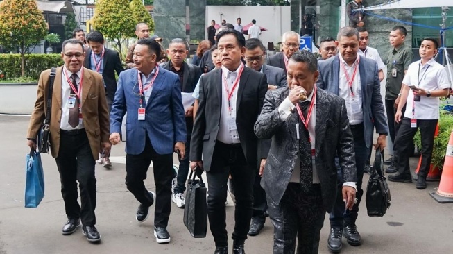 Sejumlah pengacara kondang seperti Yusril Ihza Mahendra, OC Kaligis, Otto Hasibuan, dan Hotman Paris yang menjadi lawyer pendukung Prabowo-Gibran. [Instagram]