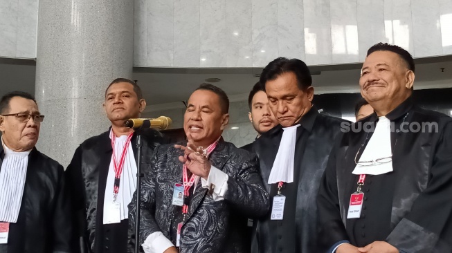 Usai Dengarkan Anies Cs Sampaikan Permohonan di MK, Hotman Paris: Cuma Ngoceh-ngoceh!