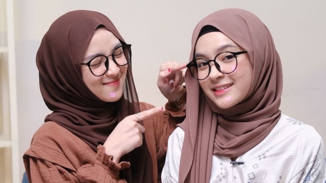 Eca Aura dan Nissa Sabyan (Instagram/@elsaajapasal)