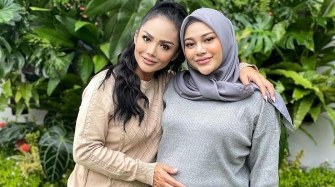 Aurel Hermansyah Beneran Lagi Hamil Anak Ketiga? Ini Klarifikasi Kris  Dayanti