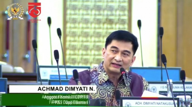 Achmad Dimyati Natakusumah maju manjadi Calon Gubernur Banten.[Tangkapan layar video Paripurna]