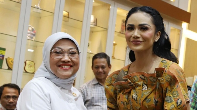 Dapat Ucapan Ultah dari Ida Fauziyah, Kris Dayanti Tampil Branded dengan Hermes Kelly dan Jam Tangan Franck Muller