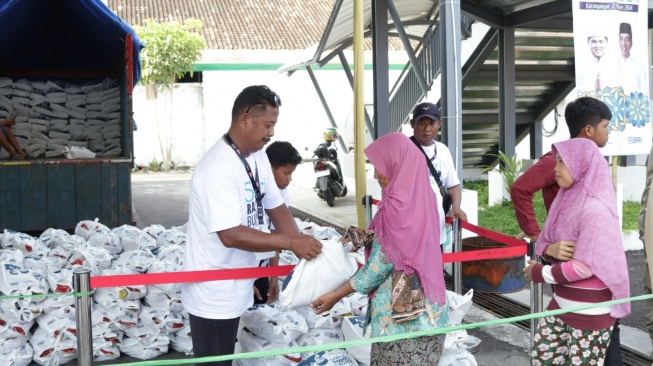 Berbagi Kebahagiaan di Bulan Ramadan, BRI Gelar Pasar Murah 2.000 Paket Sembako