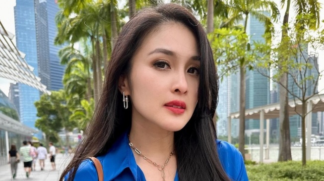 Daftar Selebriti yang Punya Bisnis Perhiasan seperti Sandra Dewi, Siapa Saja?