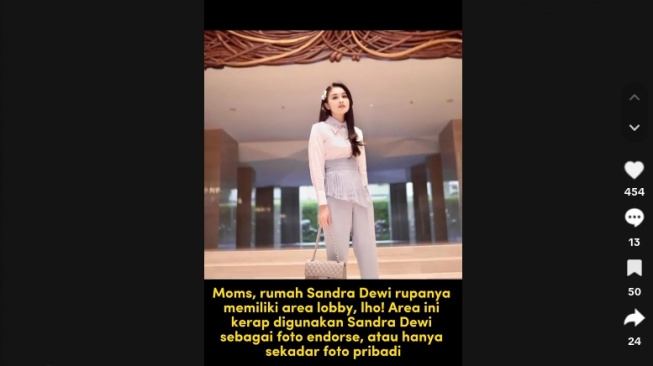 Lobi rumah mewah Sandra Dewi. (TikTok/@ferdyan290)