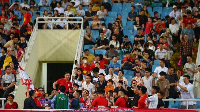 Momen Suporter Vietnam Beri Tepuk Tangan Meriah untuk Timnas Indonesia di My Dinh