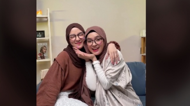 Nissa Sabyan dan Eca Aura. (TikTok)