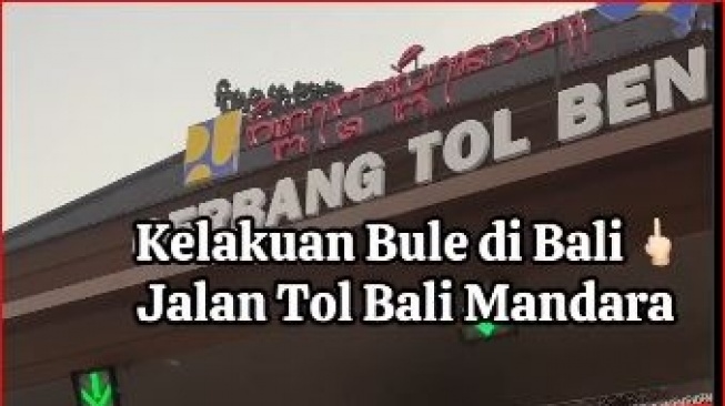 Ulah Bule Nakal di Bali, Terobos Portal Gerbang Tol Tanpa Helm Dengan Santai