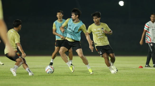 Persis Solo Menatap Duel vs RANS Nusantara FC, Genjot Latihan Malam Hari