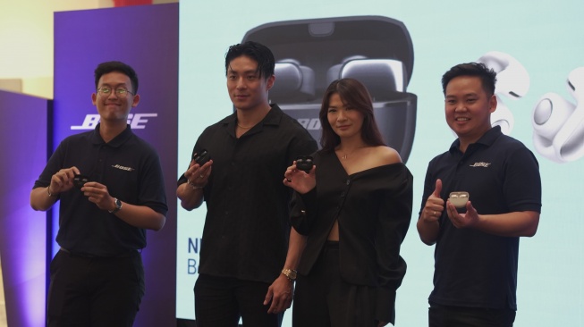 [Dari kiri ke kanan] Marketing Manager PT Prima Audio Indonesia Kevin Hutabarat, Sport Enthusiast Giorgio Antonio, Conten Creator Anastasia Siantar, CMO PT Prima Audio Indonesia Moses Deyer. [Bose]