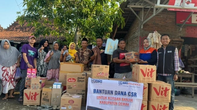 BRI Insurance Salurkan Bantuan untuk Korban Banjir di Kudus dan Demak