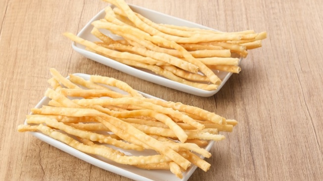 kue stik bawang (envato)