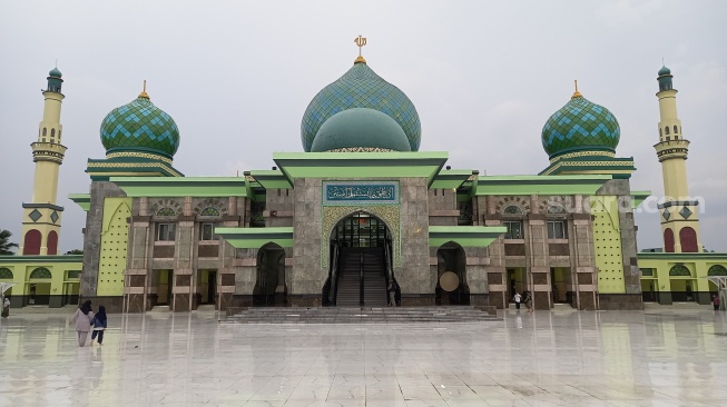 Masjid Agung Annur Riau di Pekanbaru. [Suara.com/Eko Faizin]