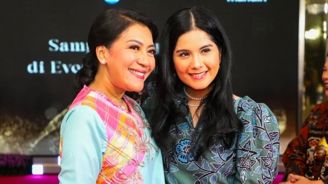 Hadir di Acara Pameran Fashion UMKM, Annisa Pohan Tetap Percaya Diri Kenakan Tas Branded Balenciaga Puluhan Juta