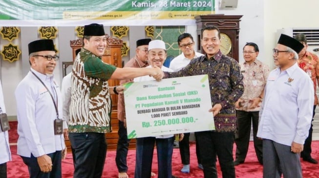 Berbagi Bahagia di Bulan Ramadan, PT Pegadaian Kanwil Manado Serahkan 1.000 Paket Sembako kepada Mustahik