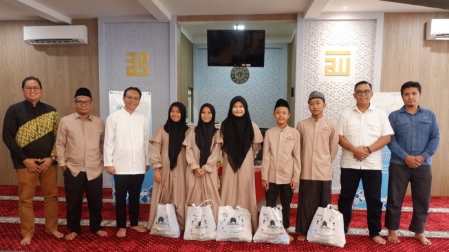 Kimia Farma Bagikan Kebahagian Ramadhan Bersama 800 Anak Yatim dan Dhuafa