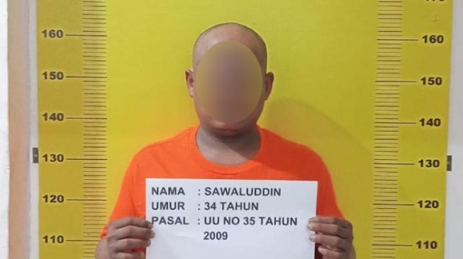 Pelaku narkoba ditangkap polisi. [dok Polres Labusel]