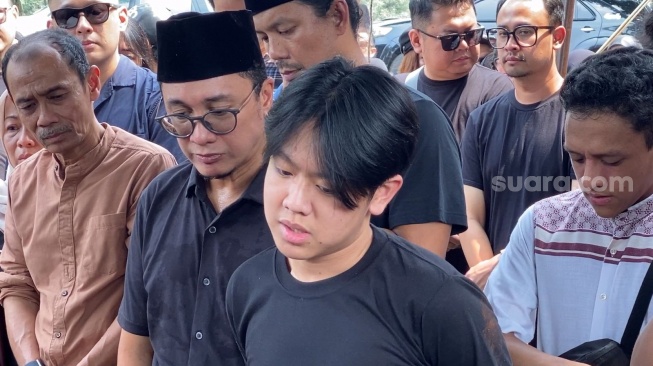 Usai Pemakaman, Putra Hilbram Dunar Kirim Pesan Haru ke Mendiang Ayahnya