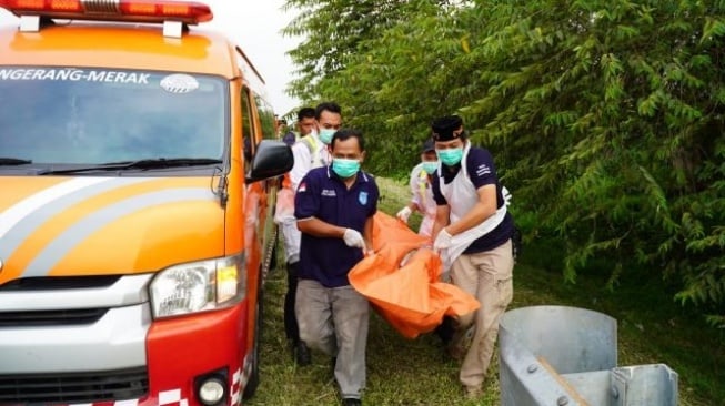 Pria Tanpa Identitas Gantung Diri di Tol Tangerang-Merak