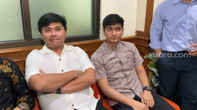 Teuku Ryan hadiri sidang cerai di Pengadilan Agama Jakarta Selatan, Senin (1/4/2024). [Suara.com/Tiara Rosana]