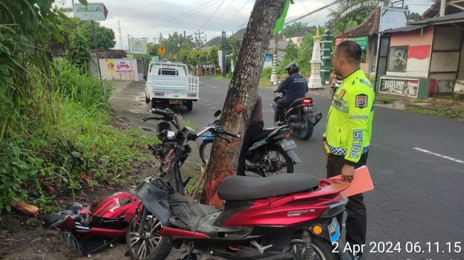 Kecelakaan Tunggal Tabrak Pohon di Palagan Sleman, Dua Pelajar Dibawa ke Rumah Sakit