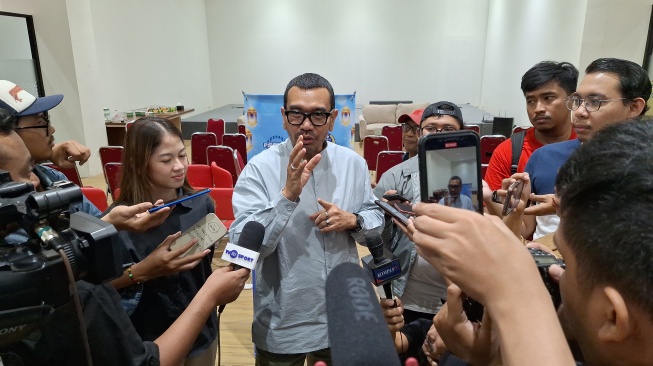 Anggota Komite Eksekutif (Exco) PSSI Arya Sinulingga saat ditemui di GBK Arena, Jakarta, Selasa (2/4/2024). (Suara.com/Adie Prasetyo Nugraha).