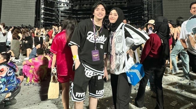 Mirip Kotak Sepatu, Tas Unik Putri Delina saat Nonton Konser Bruno Mars Curi Fokus, Berapa Harganya?