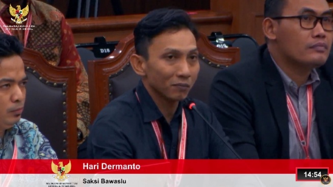 Salah satu saksi dari Bawaslu, Hari Dermanto dalam sidang sengketa Pilpres 2024 di Gedung MK, Jakarta Pusat, Rabu (3/4/2024). (Tangkap layar)