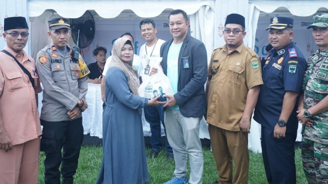 Tebar Kehangatan di Safari Ramadan BUMN 2024, Kementerian BUMN dan Bank Mandiri Gelar Pasar Murah