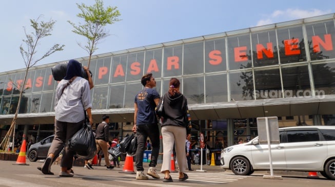 H-7 Lebaran, Stasiun Pasar Senen Mulai Dipenuhi Pemudik