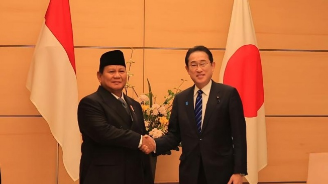 Jepang Sempat Diterjang Tsunami Kecil, Prabowo Tetap Semangat Temui PM Fumio Kishida