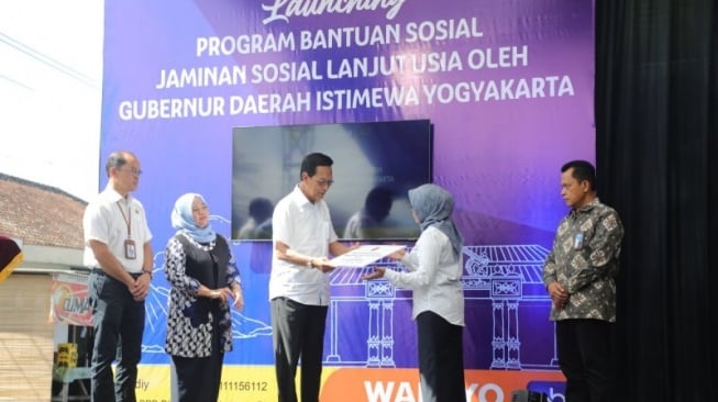 Sejahterakan Lansia, Gubernur DIY Luncurkan Program Bantuan Sosial JSLU di Sleman