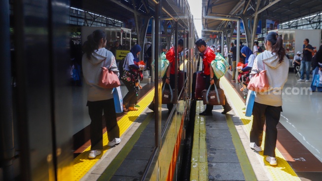 Intermezzo Masa Mudik, Cerita Penumpang Kereta Ketinggalan Tas LV Berisikan Emas Batangan 100 Gram