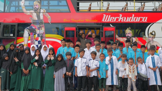 Berbagi Kebahagiaan, Cerita RS JIH Solo Ajak Anak-anak Yatim Naik Bus Tingkat Werkudara