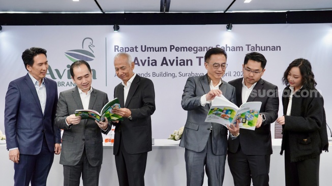 Direksi Emiten AVIA usai RUPST PT Avia Avian Tbk pada Kamis (4/4/2024) [Ist/Suara.com]