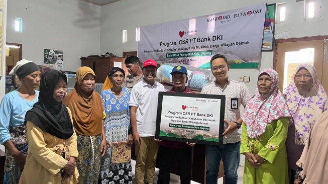 Bank DKI Peduli Salurkan Bantuan Bagi Masyarakat Terdampak Banjir Wilayah Demak